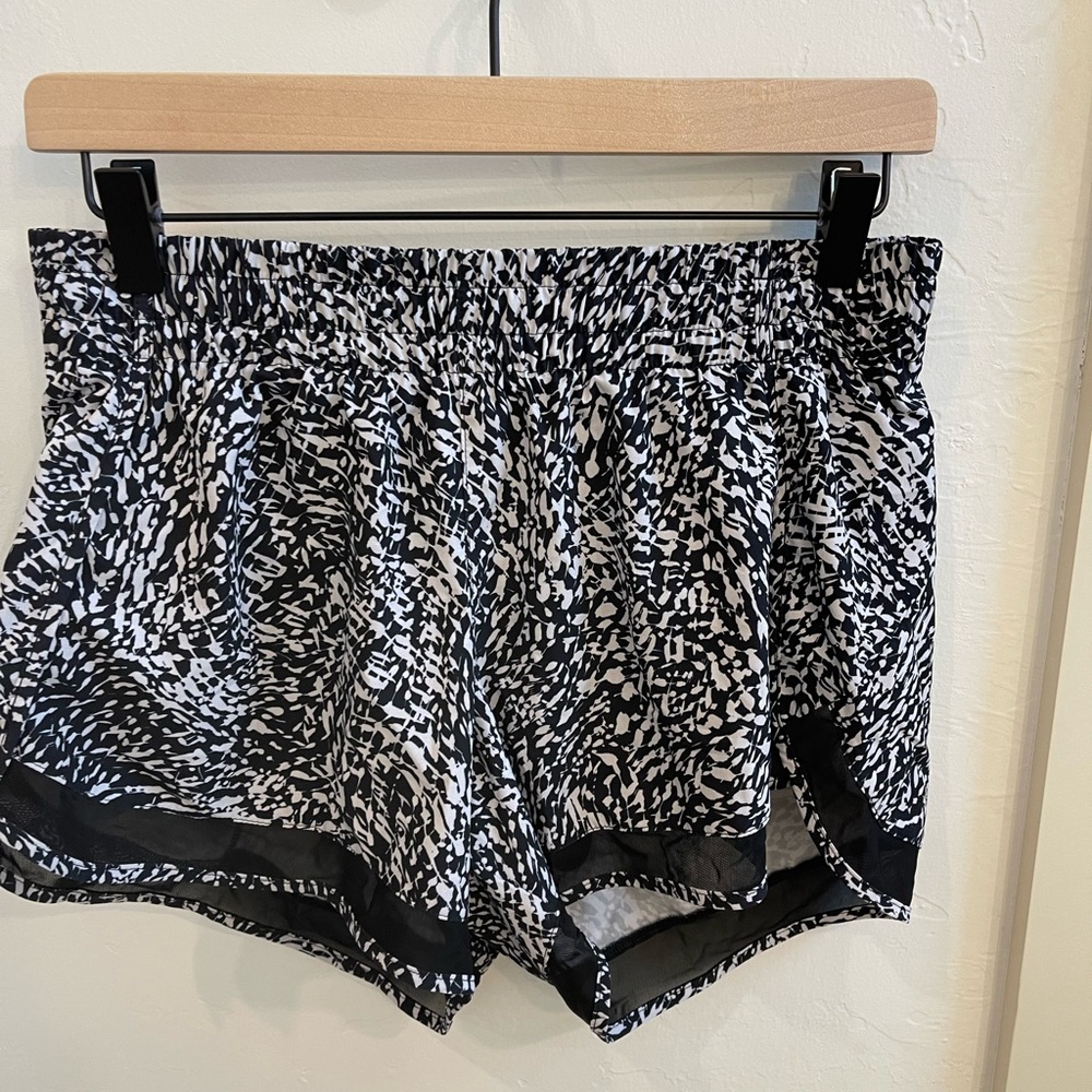 Athleta women’s shorts black/white with built in underwear. Great condition.